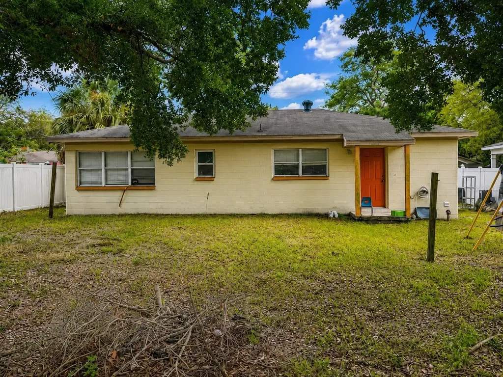 712 N Castle Court Tampa FL 33612