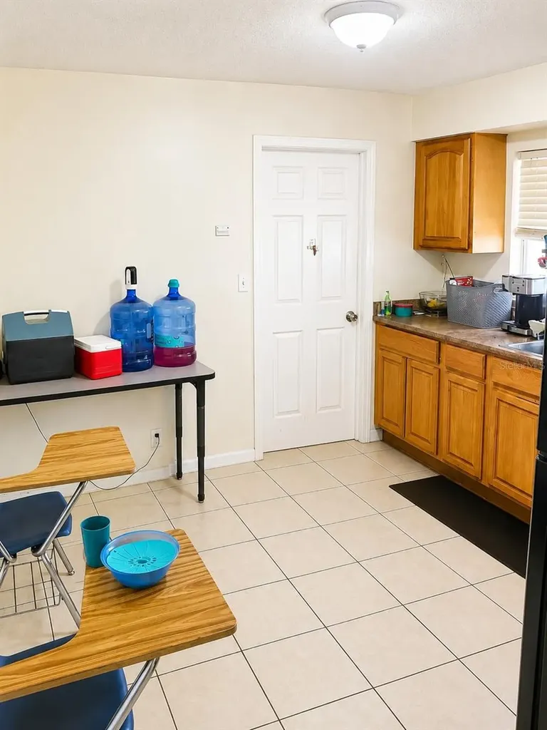 712 N Castle Court Tampa FL 33612