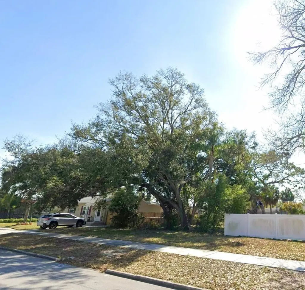 000 16th Avenue N St Petersburg FL 33710