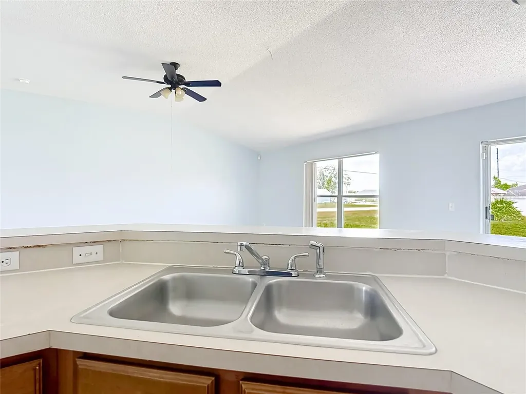 1001 Eiffel Lane Kissimmee FL 34759