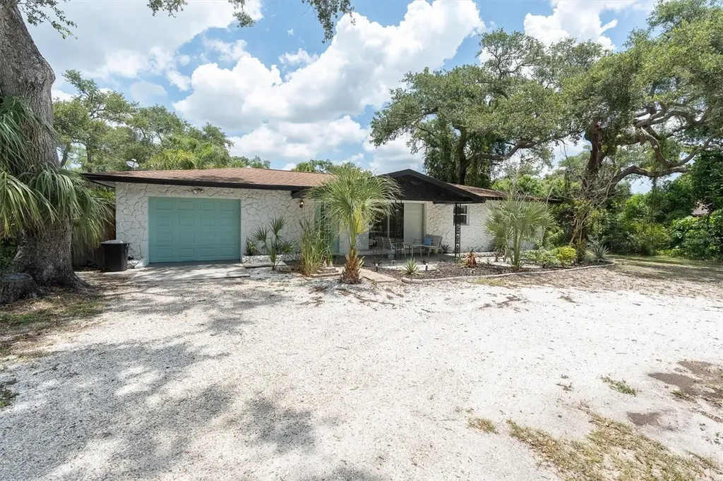 4986 Woodland Drive St Petersburg FL 33708