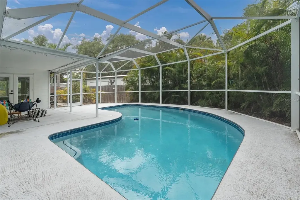 4986 Woodland Drive St Petersburg FL 33708