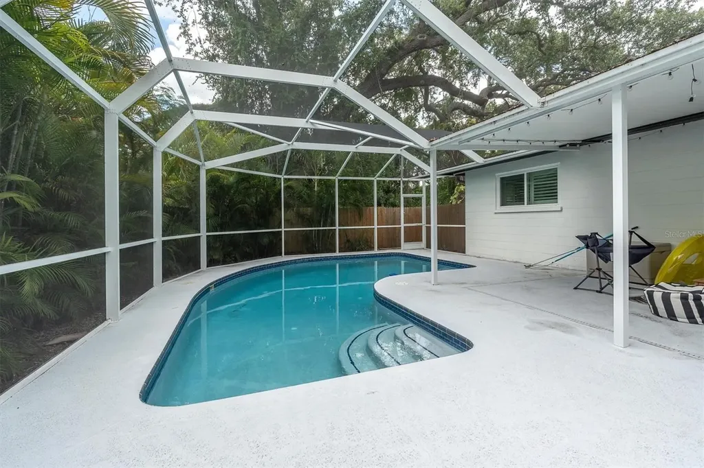 4986 Woodland Drive St Petersburg FL 33708