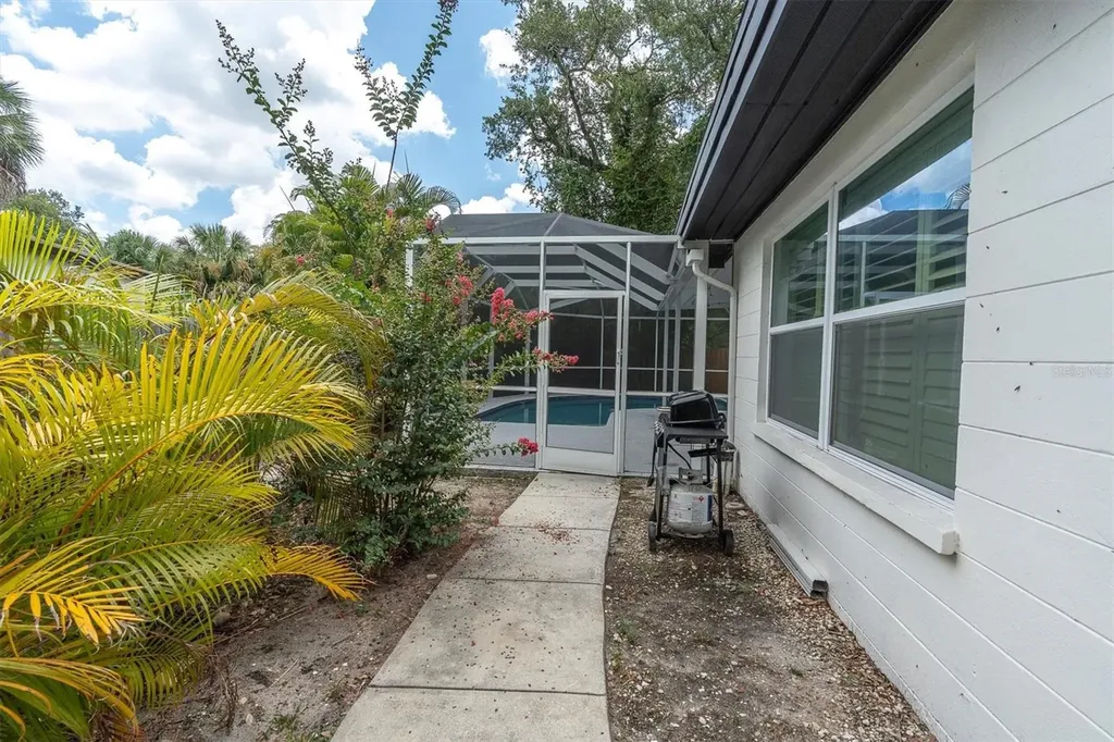 4986 Woodland Drive St Petersburg FL 33708