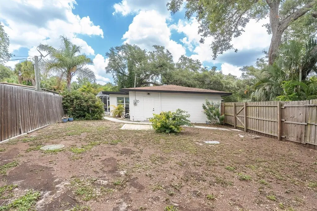 4986 Woodland Drive St Petersburg FL 33708