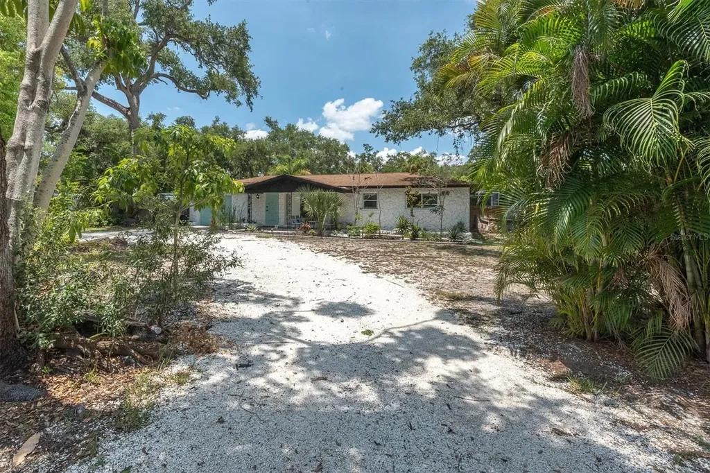 4986 Woodland Drive St Petersburg FL 33708