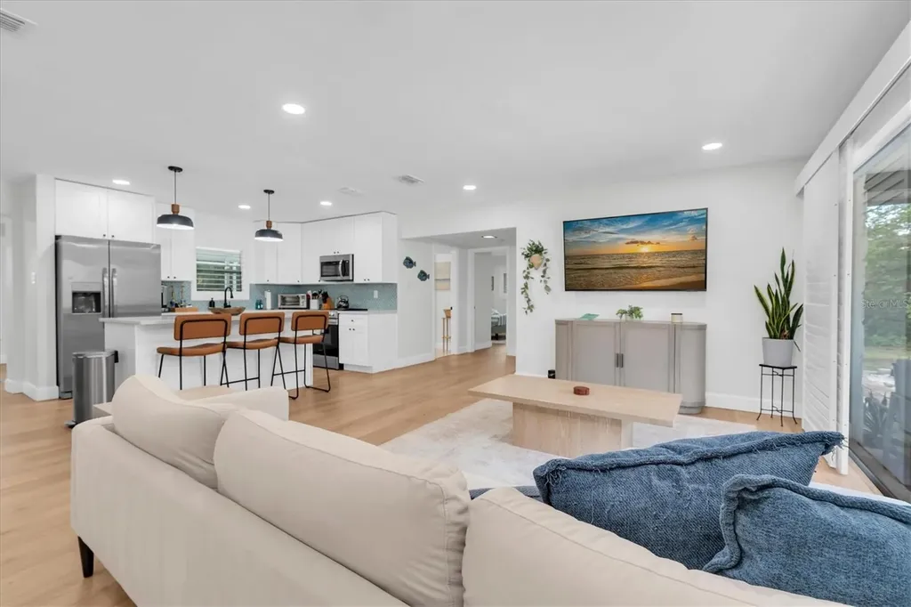 4986 Woodland Drive St Petersburg FL 33708