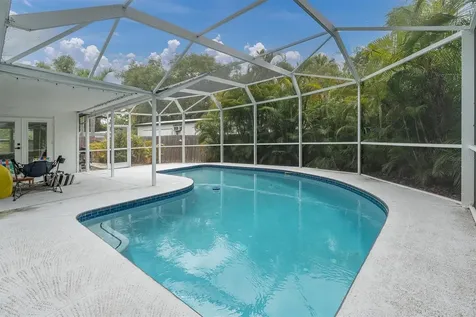 4986 Woodland Drive St Petersburg FL 33708