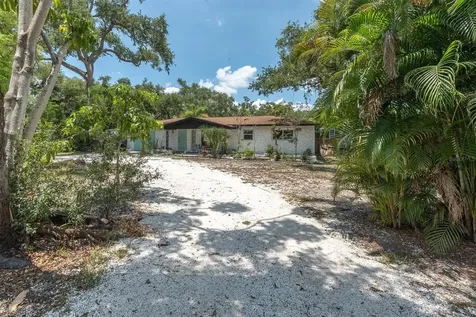 4986 Woodland Drive St Petersburg FL 33708