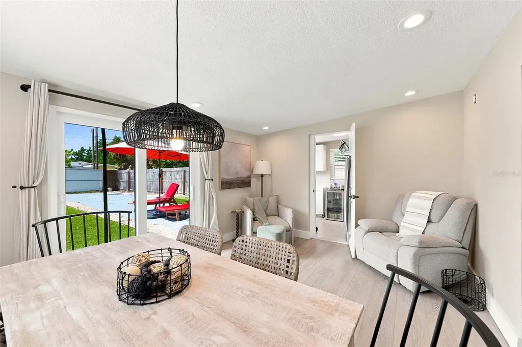716 75th Avenue N St Petersburg FL 33702