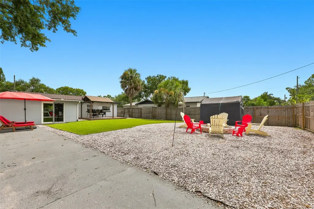 716 75th Avenue N St Petersburg FL 33702