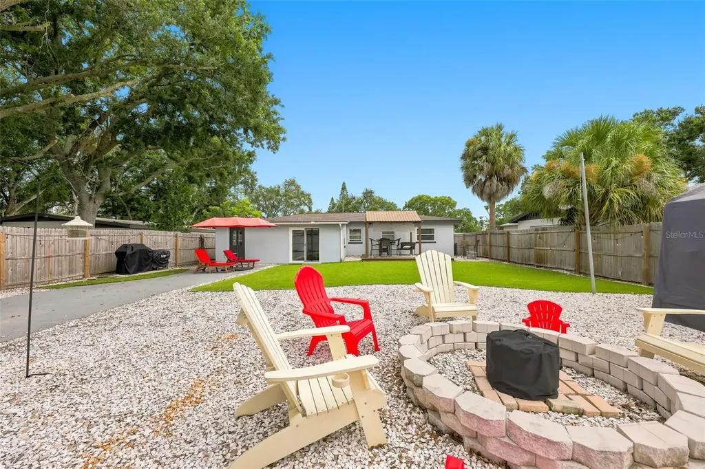 716 75th Avenue N St Petersburg FL 33702