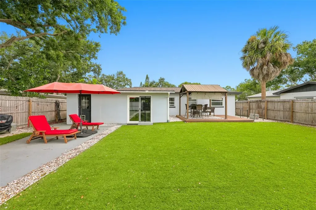 716 75th Avenue N St Petersburg FL 33702