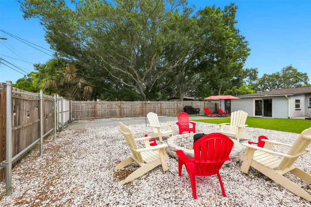 716 75th Avenue N St Petersburg FL 33702
