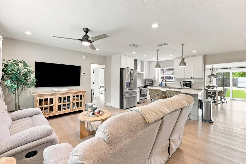 716 75th Avenue N St Petersburg FL 33702