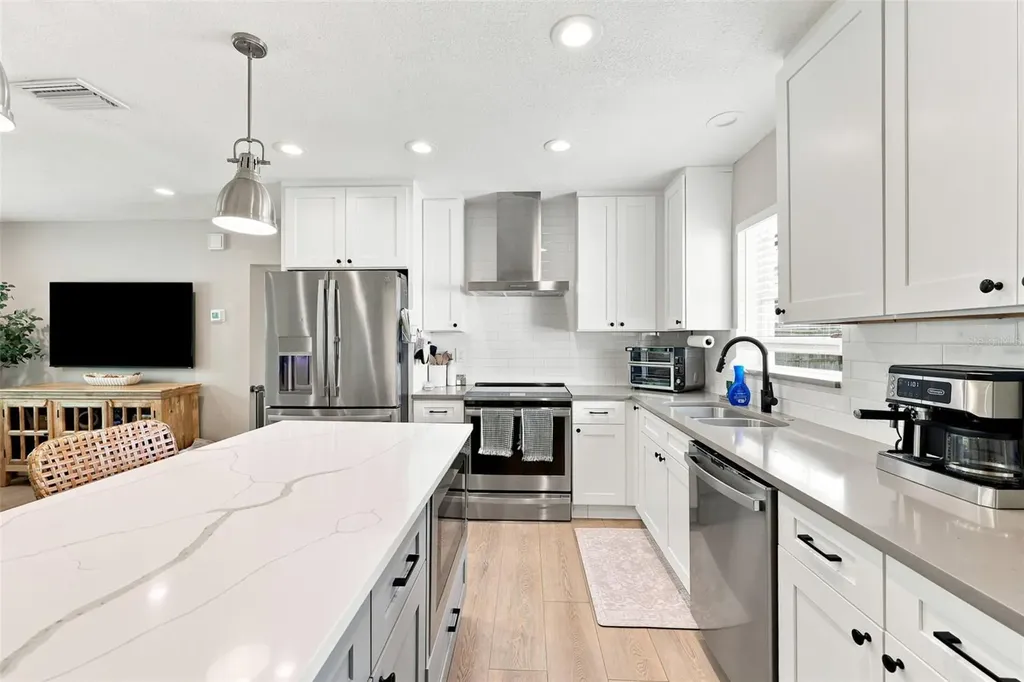 716 75th Avenue N St Petersburg FL 33702
