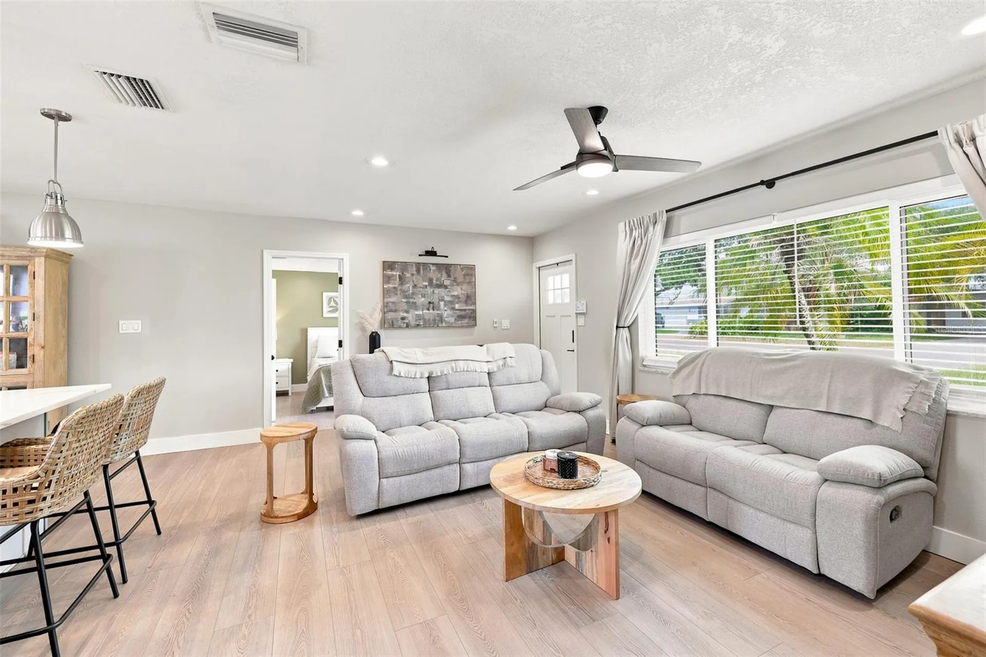 716 75th Avenue N St Petersburg FL 33702