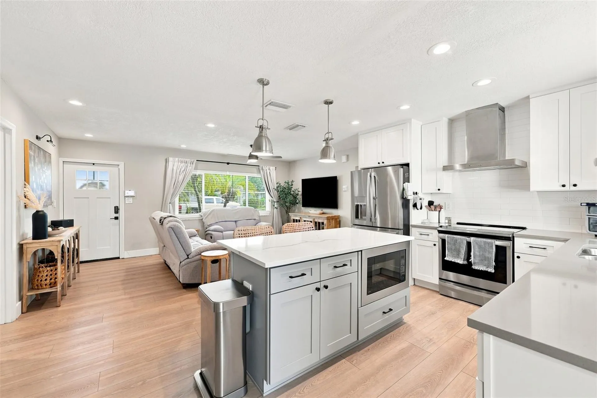 716 75th Avenue N St Petersburg FL 33702
