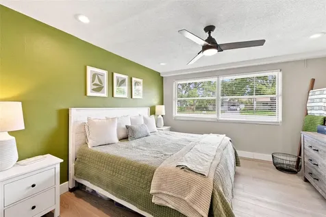 716 75th Avenue N St Petersburg FL 33702