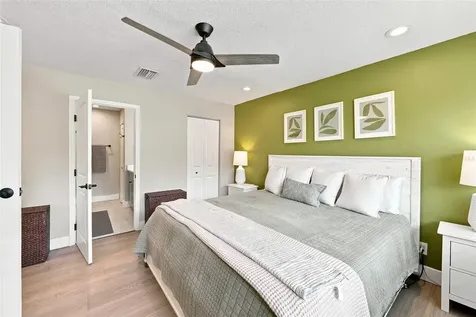 716 75th Avenue N St Petersburg FL 33702