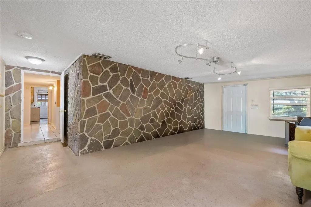 12510 Noreast Lake Drive Tampa FL 33612