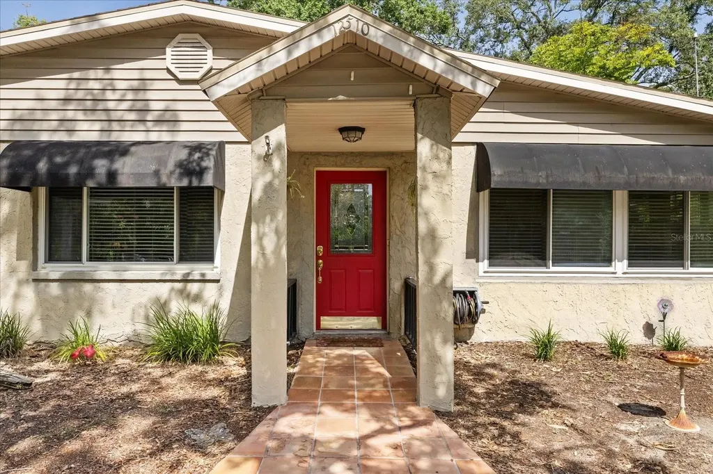 12510 Noreast Lake Drive Tampa FL 33612