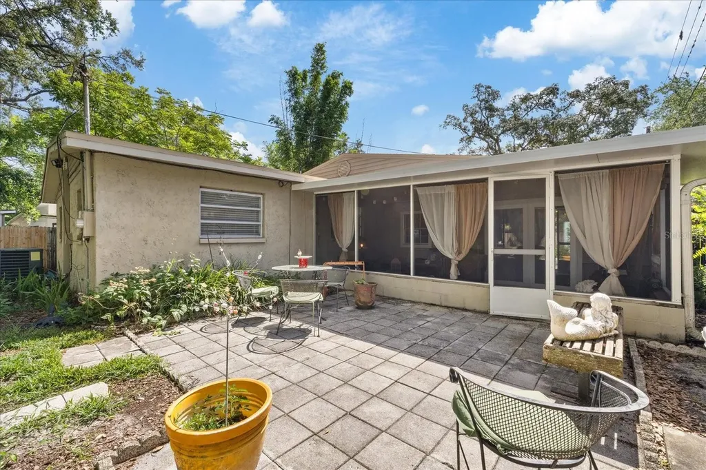 12510 Noreast Lake Drive Tampa FL 33612