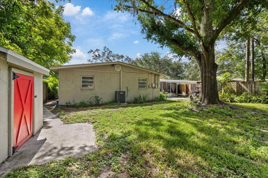 12510 Noreast Lake Drive Tampa FL 33612