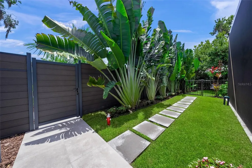1555 Eastbrook Drive Sarasota FL 34231
