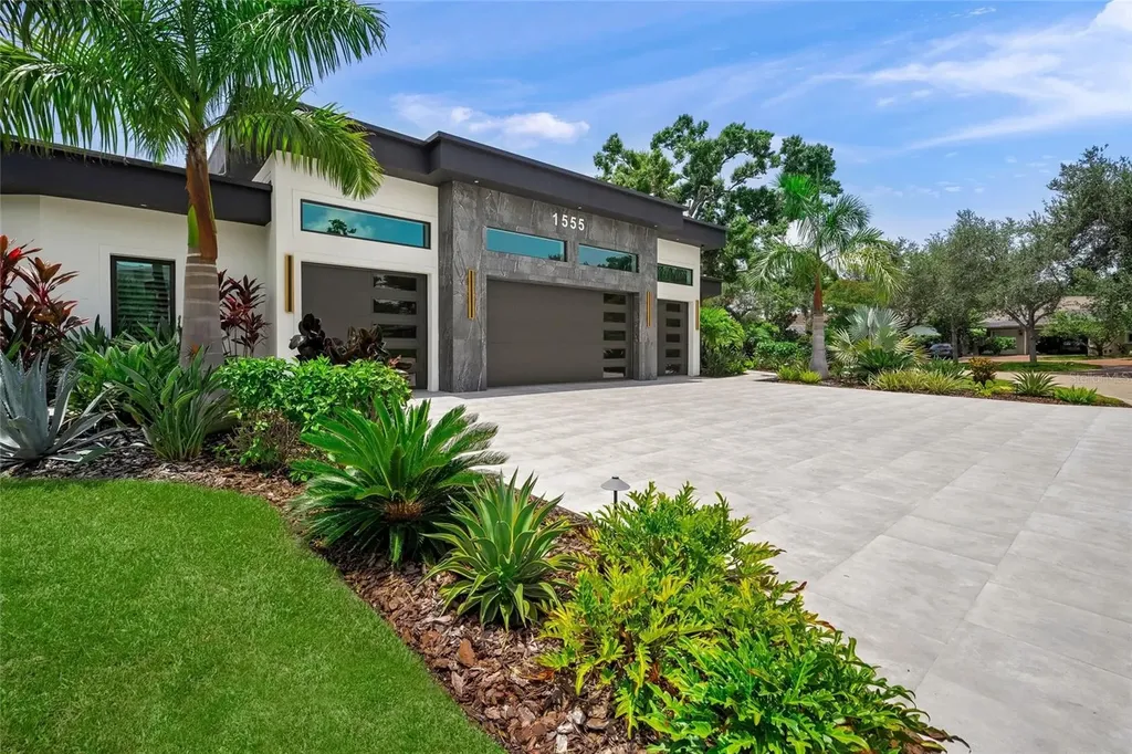 1555 Eastbrook Drive Sarasota FL 34231