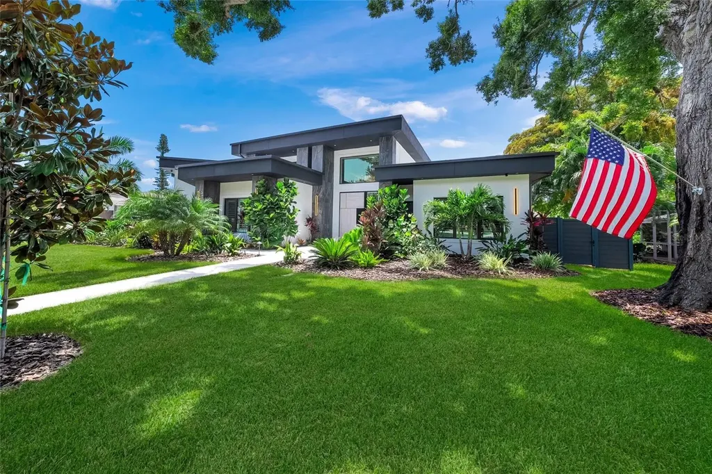 1555 Eastbrook Drive Sarasota FL 34231