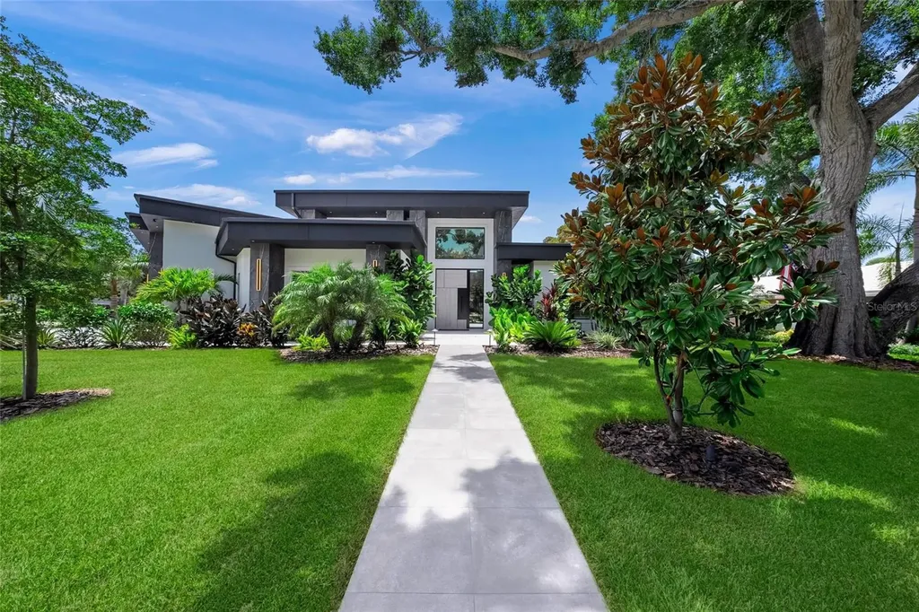 1555 Eastbrook Drive Sarasota FL 34231