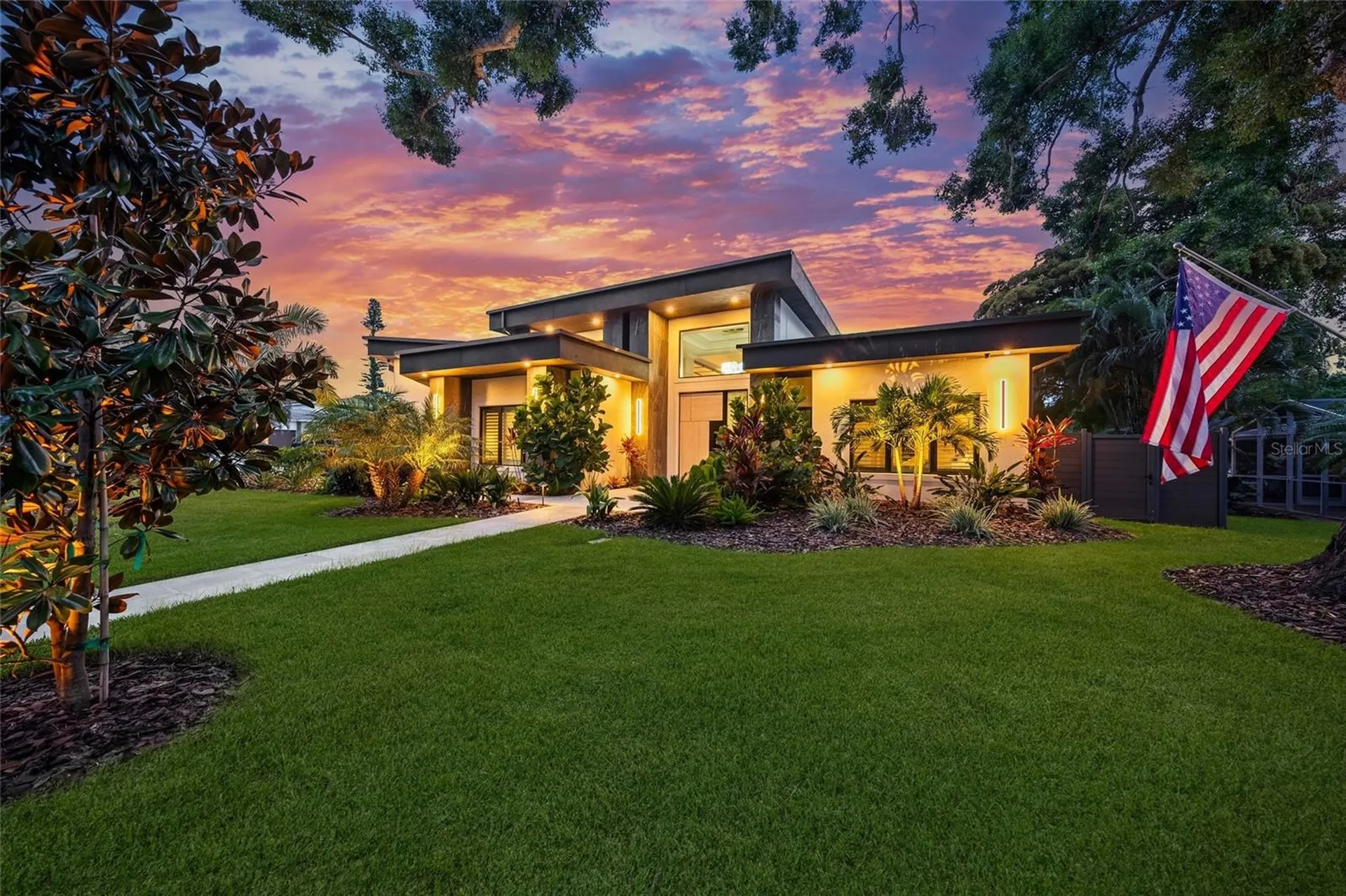 1555 Eastbrook Drive Sarasota FL 34231