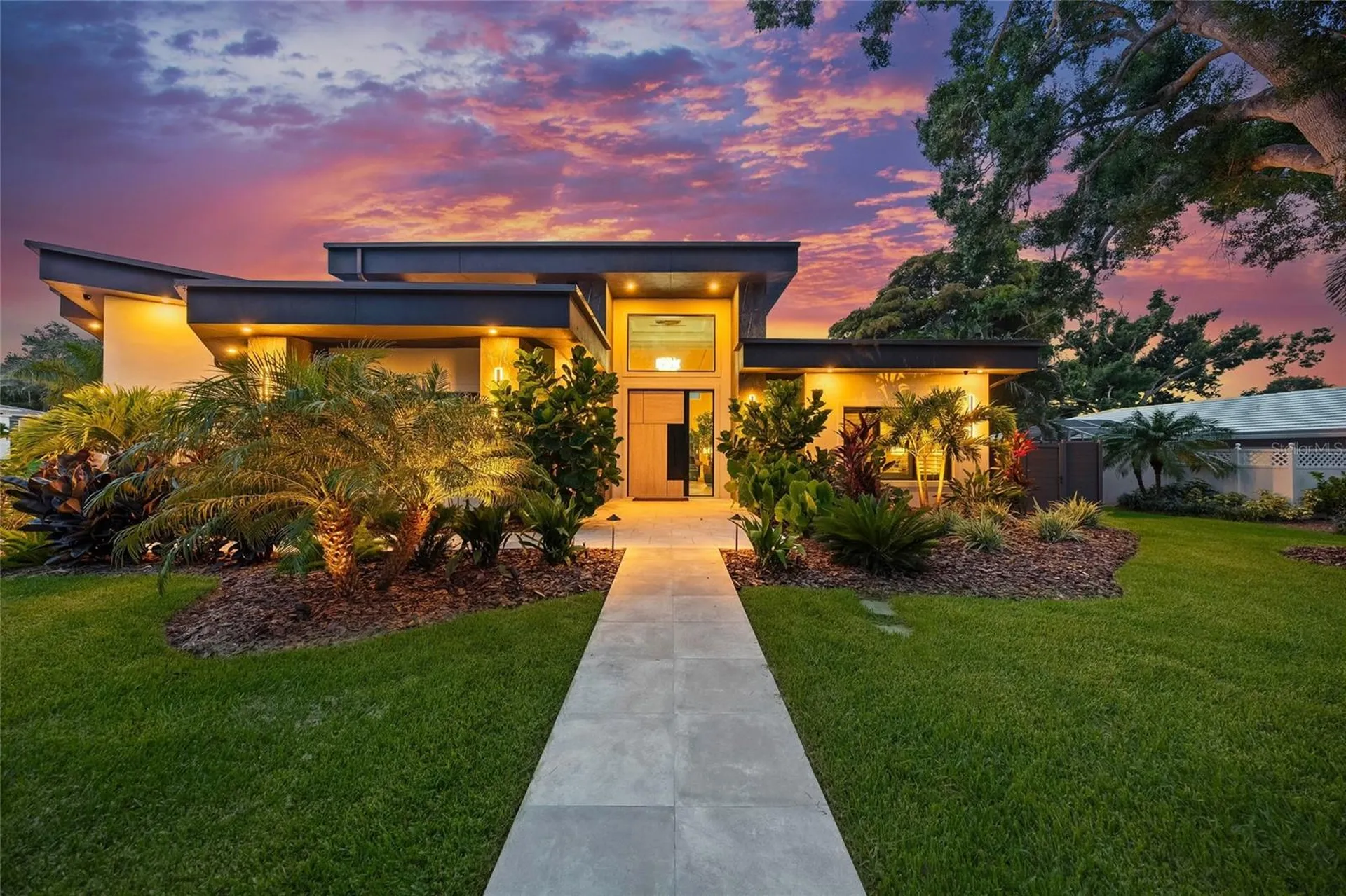 1555 Eastbrook Drive Sarasota FL 34231