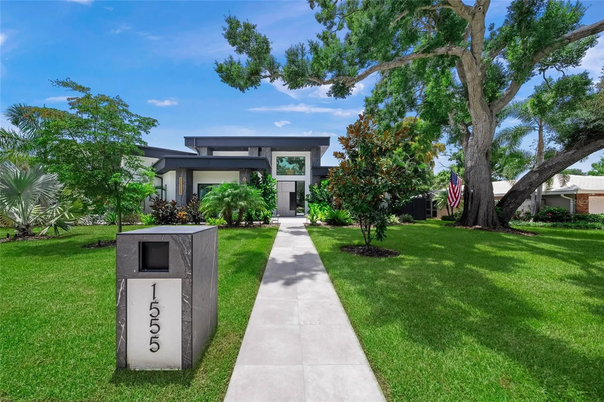 1555 Eastbrook Drive Sarasota FL 34231