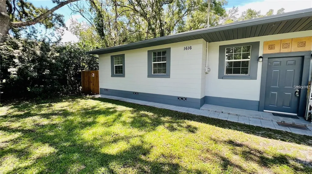1616 Hope Street Intercession City FL 33848