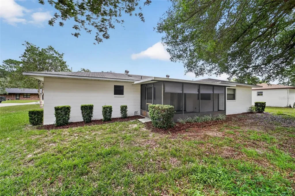 610 Fourth Avenue Lady Lake FL 32159