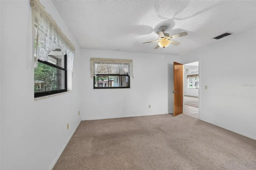 610 Fourth Avenue Lady Lake FL 32159