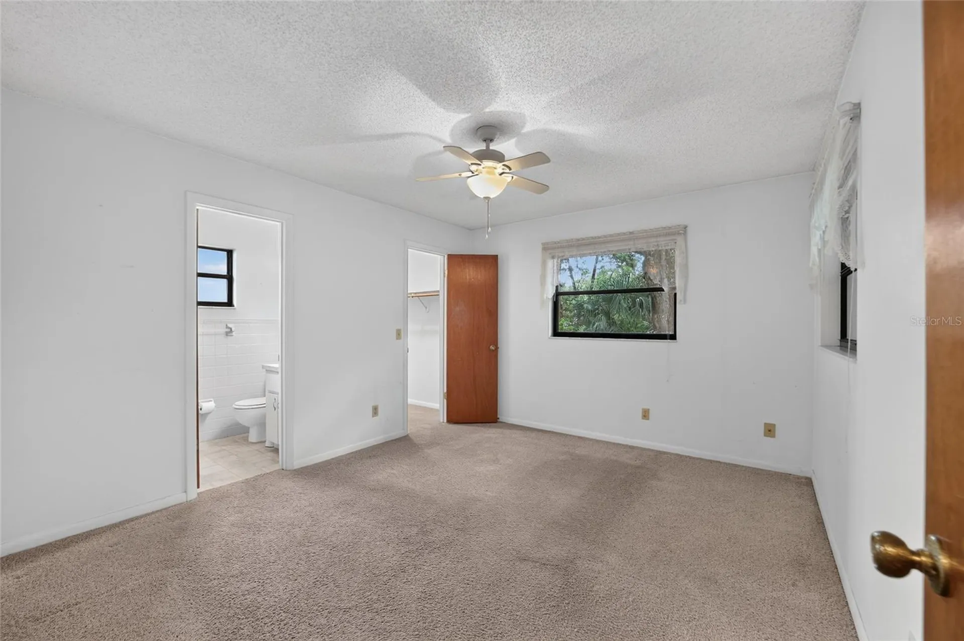 610 Fourth Avenue Lady Lake FL 32159