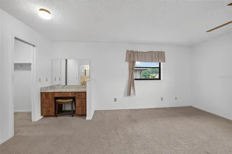 610 Fourth Avenue Lady Lake FL 32159