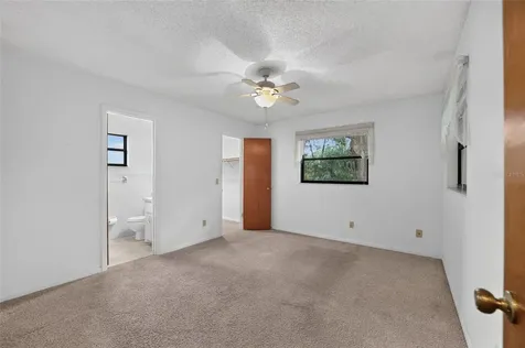 610 Fourth Avenue Lady Lake FL 32159