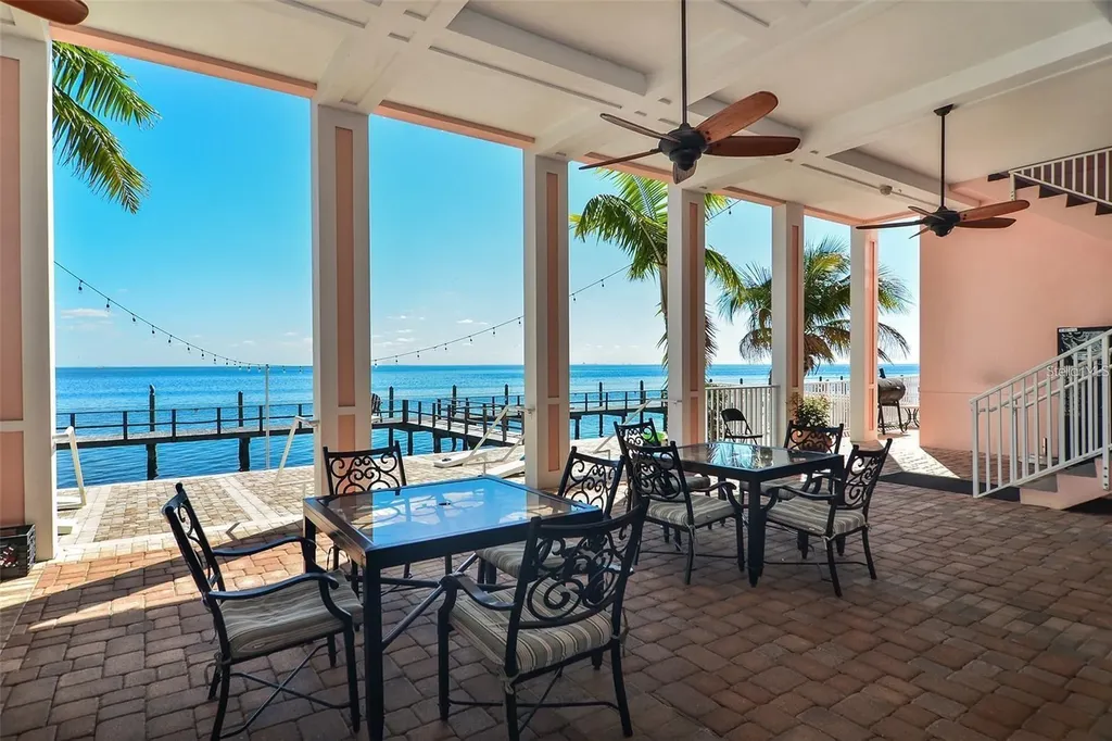 5111 Coquina Key Drive SE St Petersburg FL 33705