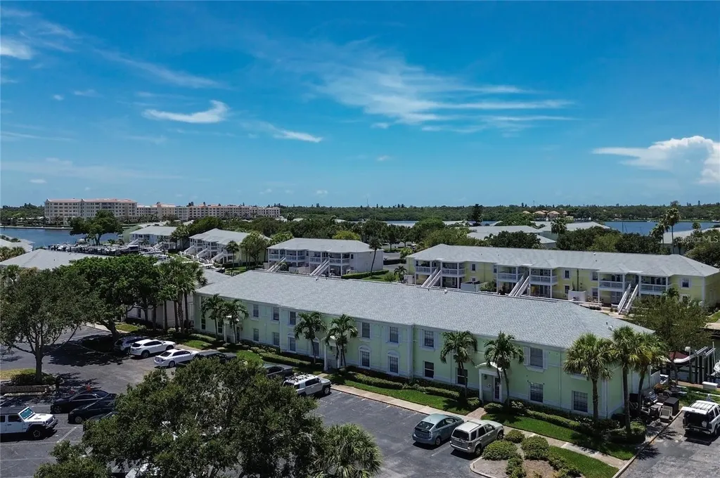 5111 Coquina Key Drive SE St Petersburg FL 33705