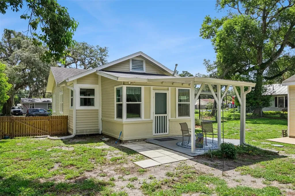 2012 S Palmetto Avenue Sanford FL 32771