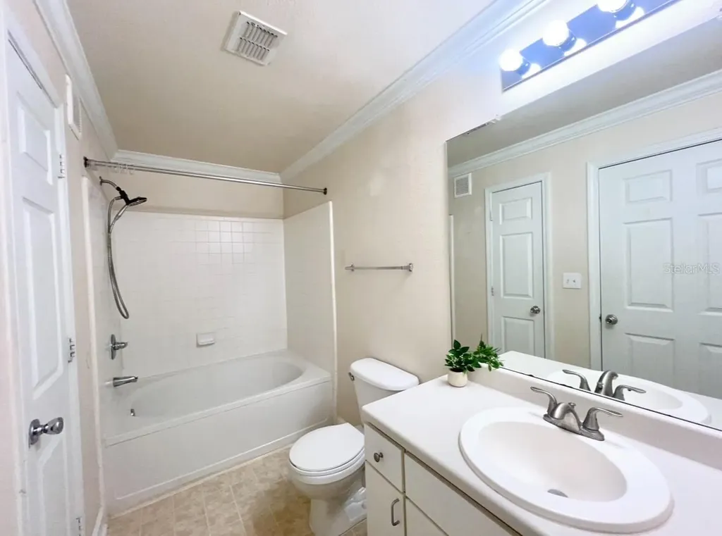 18469 Bridle Club Drive Tampa FL 33647