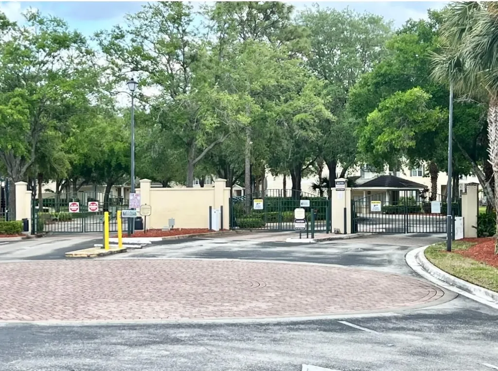 18469 Bridle Club Drive Tampa FL 33647