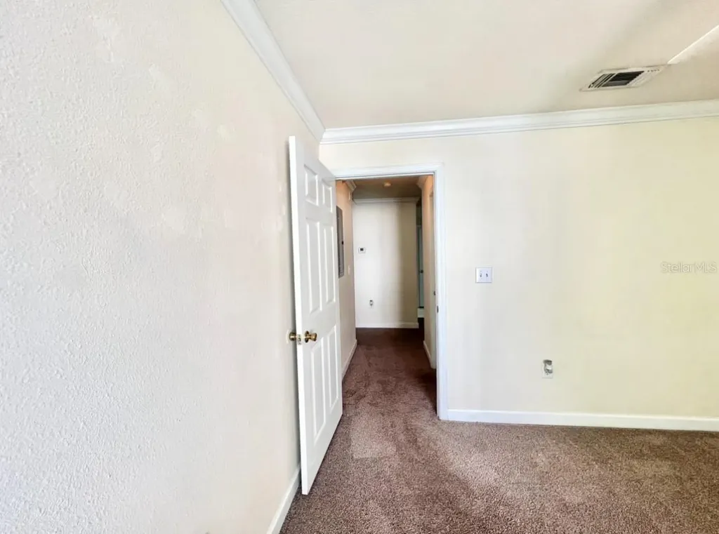 18469 Bridle Club Drive Tampa FL 33647