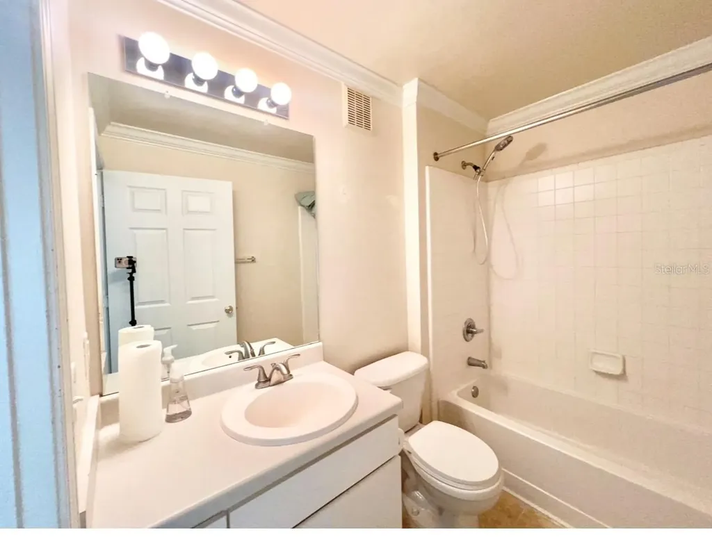 18469 Bridle Club Drive Tampa FL 33647