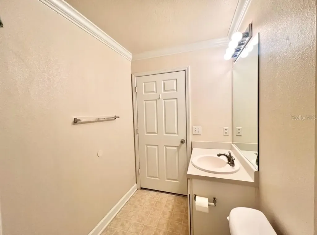 18469 Bridle Club Drive Tampa FL 33647