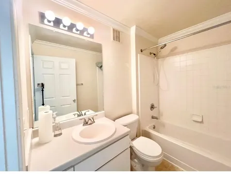 18469 Bridle Club Drive Tampa FL 33647